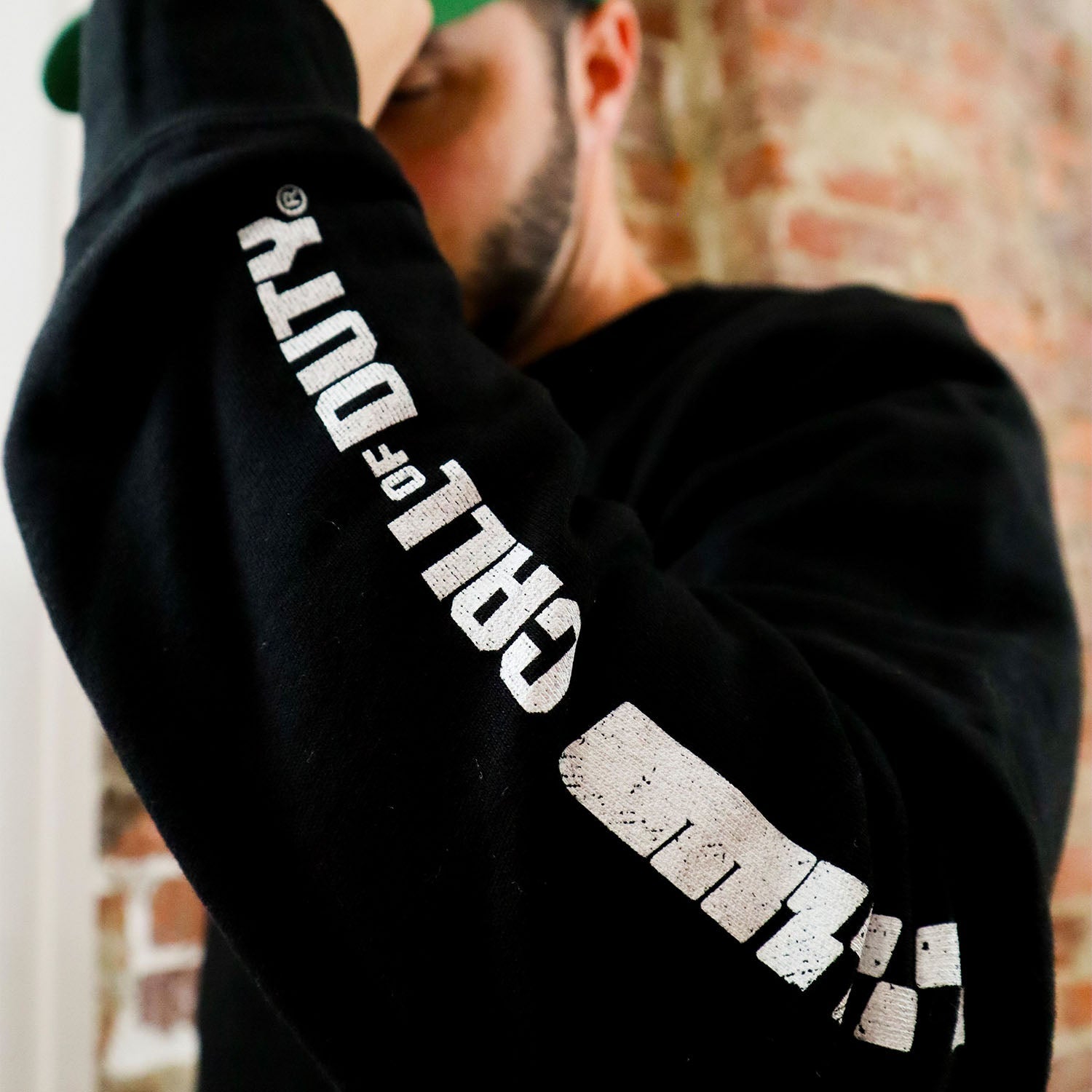 Call of Duty: Black Ops 7 Zombies Ol' Tessie Crewneck Sweatshirt - Sleeve Model View